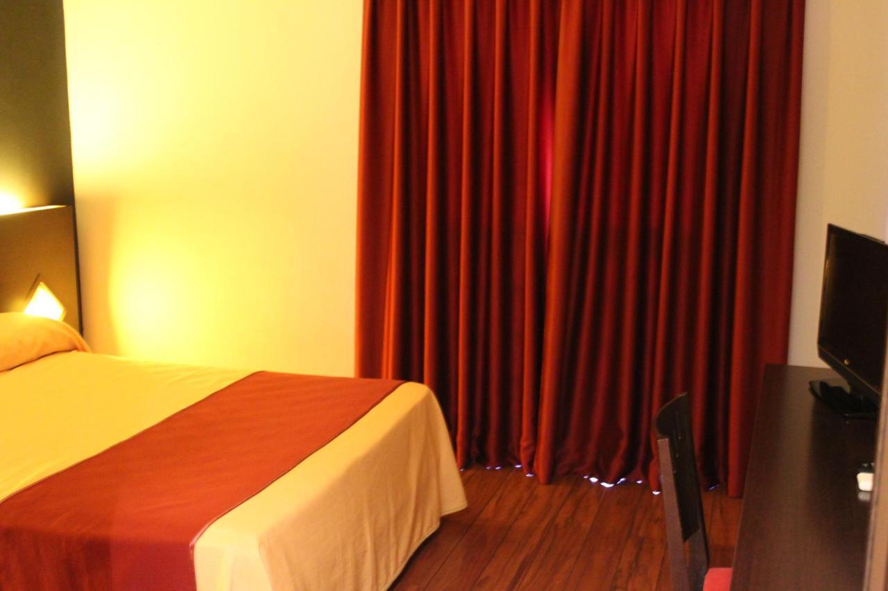 Hostal Royal Almorox エクステリア 写真